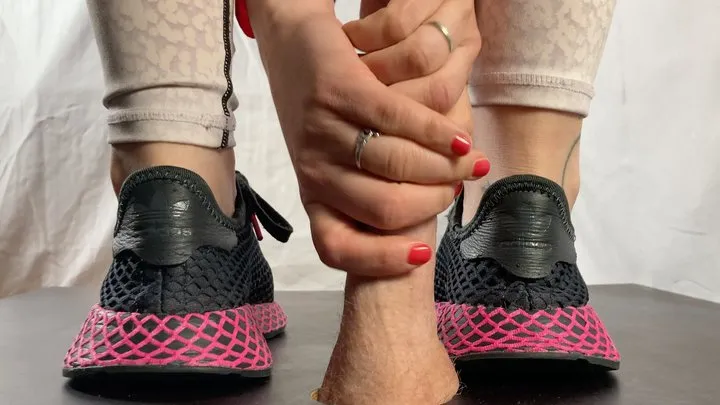 A Shoejob with Adidas Deerupt Sneakers - Handjob and huge Cumshot - Slave cam