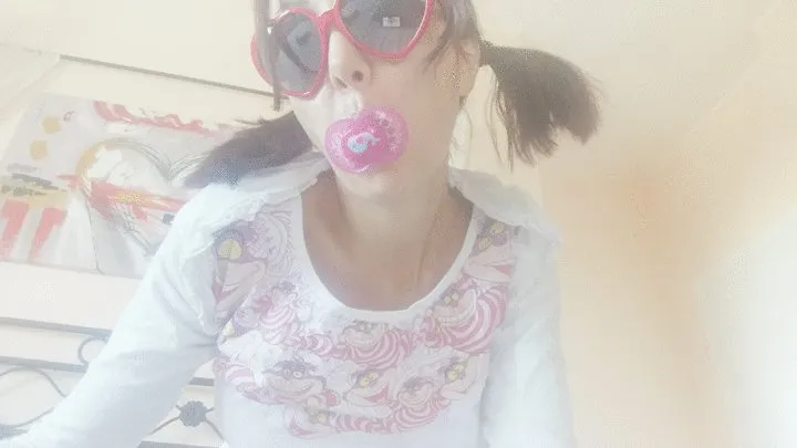 AWESOME HOT BABYGIRL wih diaper and pacifier, lear how to suck