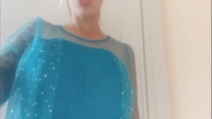 ELSA from frozen COSPLAYER will swallow ya all!