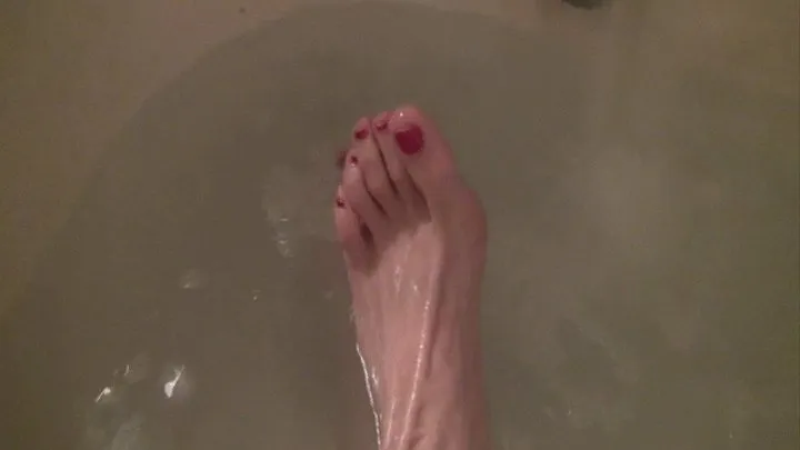 Tempest in the tub flexing and showing veins