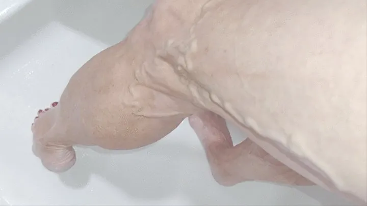 Tempest showing off veins in the shower