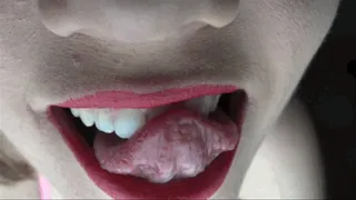 EXTREME MOUTH CLOSE UP