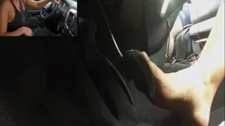 Ashley Driving and Smokey Burnouts 2016 Dodge Ram 4x4 Barefoot (PiP StandardCam)