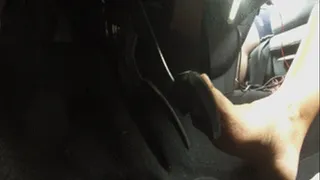 Ashley Driving and Smokey Burnouts 2016 Dodge Ram 4x4 Barefoot (PedalCam)