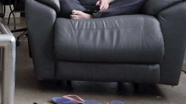 LEAKED VIDEO CAPTURED ANNABELLE GODIVA'S BARE FEET IN FLIP FLOPS AND BARE WHILE SHE CONTESTS WAIT FOR IT YOU SEE HER SOLES AT THE VERY END