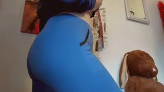 Sexy farts in blue leggings mkv