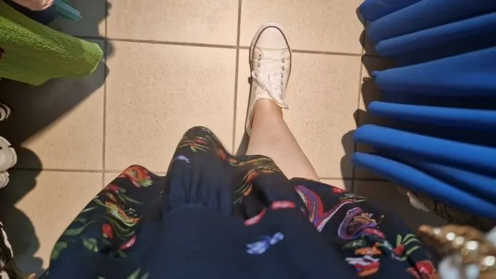 Farts in the clothing store - Very smelly farts