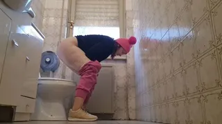 Hot stinky farts in a public toilet