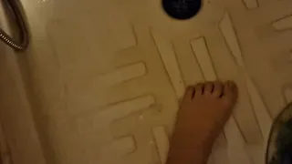 Pee dirty feet in the shower