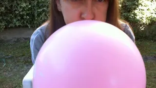 Balloons to inflate together in the garden