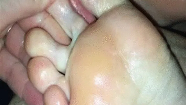 OILY REVERSE FOOTJOB - POV SOLES - BULLET CUM