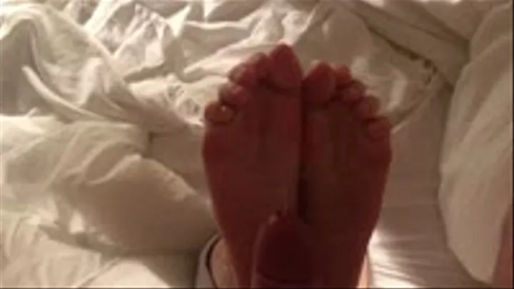 CUMMING ON HER PRECIOUS PINKY SOLES