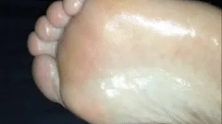 DELICIOUS SOFT AND TENDER OILY SOLEJOB - LITTLE TOES PLAY - PINK SOLES - HUGE CUM OVER SOLE - CUM PLAY