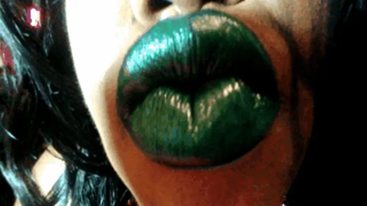 POISONOUS GREEN LIPS