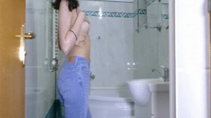 Showering in my hot jeans, wetting my hot ass in sexy levis