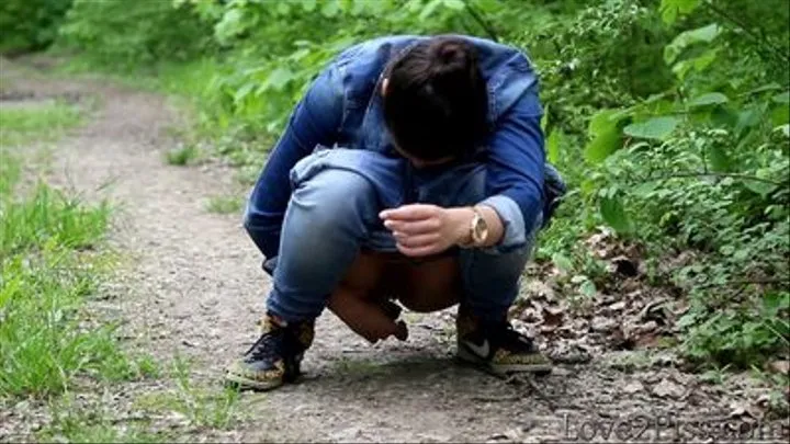 Wiping pussy with a leaf, after pouring pee in the woods