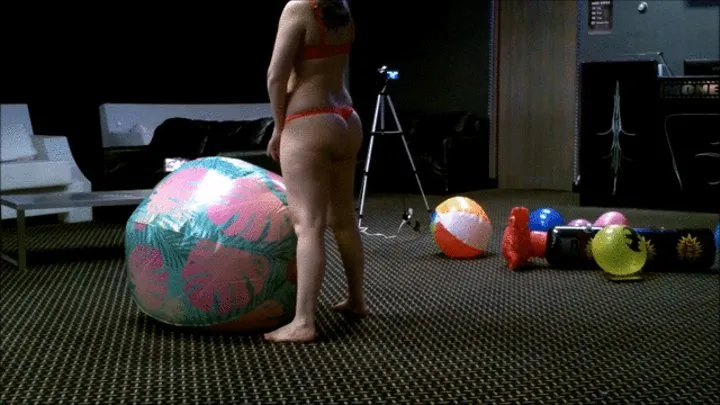 Addiction & Illianna Attempt To Pop New Palm Tree Beach Ball