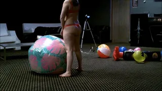 Addiction & Illianna Attempt To Pop New Palm Tree Beach Ball