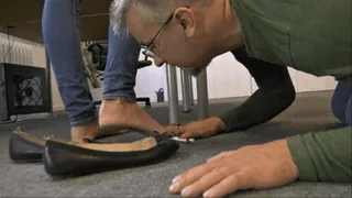 Employee distracted by his boss' stinky feet