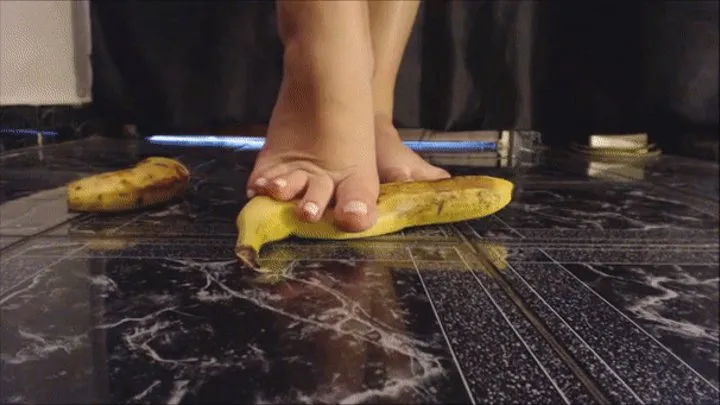 Bananas and crackers under my feet. 2 Clips