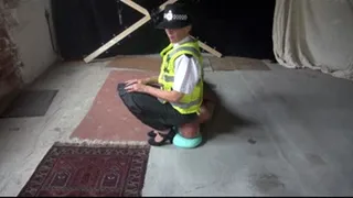 Policewoman Locks His Head INTO Her Tights