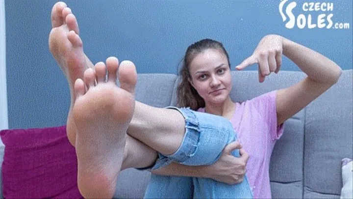 Bossy girlfriend's smelly sexy feet