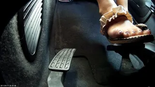 pedal pumping feet in flip flops