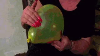 Big red nails play on balloons