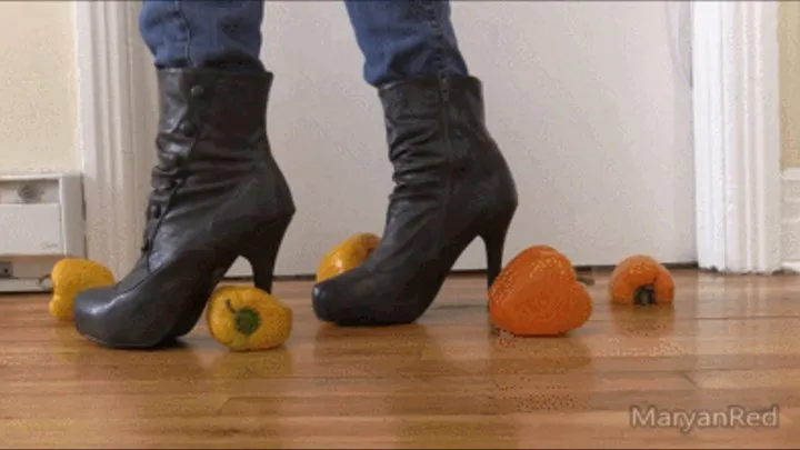 Foot crush - Crushing bell peppers with my boots (vegetable crush, boots crush)