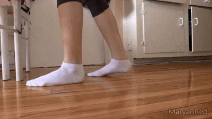 Exercice with White ankle socks (white smelly stinky socks)