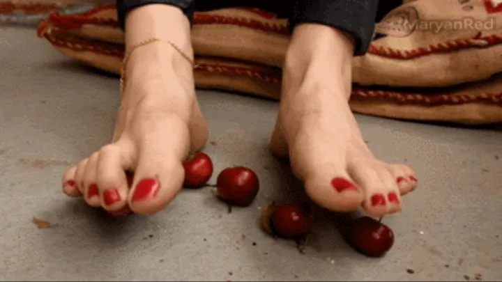 Long toes Playing with tiny apples with my long feet Ep. 2 (long size 11 feet, long toes)