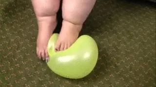 Ssbbw Applebomb And Ssbbw Airabella Blowing And Smothering Balloons