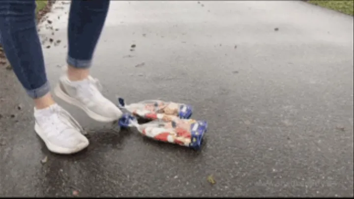 Sneaker-Girl Ena - Crushing Christmas Candy