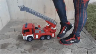 Sneaker-Girl Caro - Fire-Truck Crush