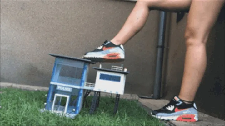 Sneaker-Girl Red-Queen - Crushing Police Station with Nike Shoes