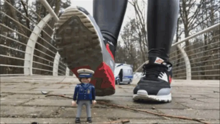 Sneaker-Girl Red-Queen - Crushing a Police Toy-Car