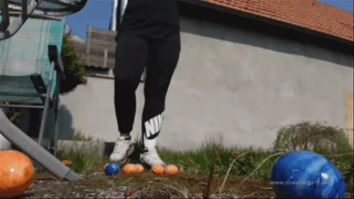 Sneaker-Girl Jana - Crushing Some Easter Eggs with NIKE AIRMAX Shoes