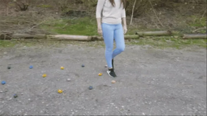 Sneaker-Girl Lana - Crushing Some Easter-Eggs with Nike Shoes