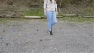 Sneaker-Girl Lana - Crushing Some Easter-Eggs with Nike Shoes