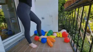 Sneaker-Girl Lucy - Popping some Balloons