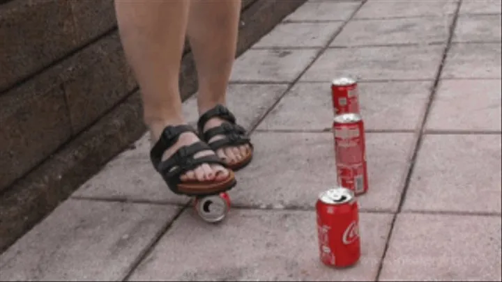 Sneaker-Girl Akira - Some Cans under Sandals