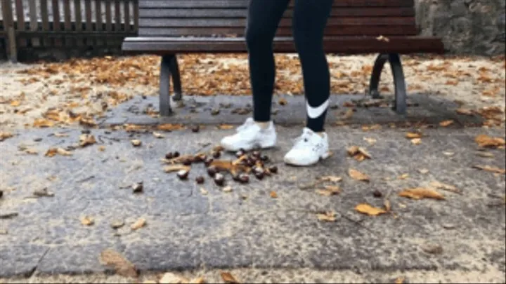 Sneaker-Girl Lilly - Crushing some Chestnuts