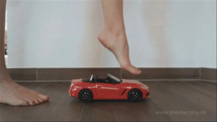 Sneaker-Girl Sarah - Cabriolet Toy-Car Crush