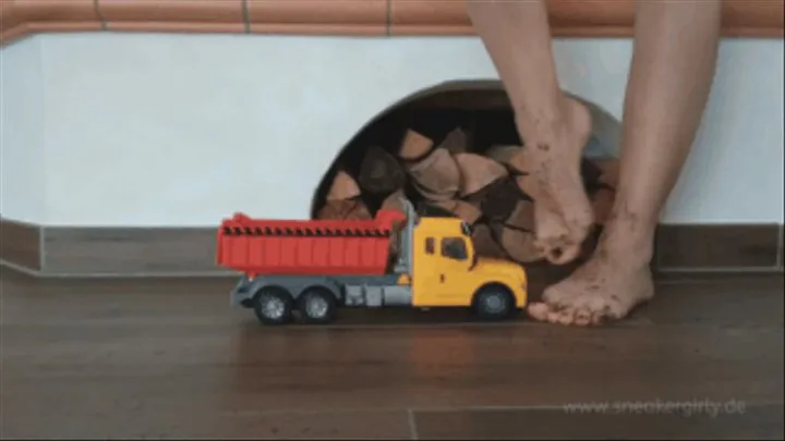 Sneaker-Girl Sarah - Crushing a Toy-Truck Barefoot