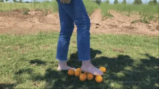 Sneaker-Girl Laura - Crushing Some Oranges