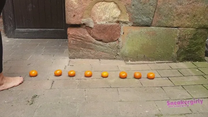 Sneaker-Girl Darleen - Crush some oranges