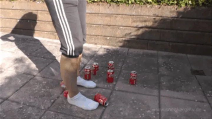 Sneaker-Girl Akira - Crushing some Cans