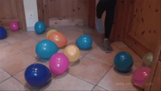 Sneaker-Girl Doro - Popping Some Balloons