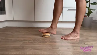 Sneaker-Girl Gym-Lady - Burger Crush Barfeet