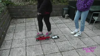 Sneaker-Girl Akira & Doro - Football Play with Toy Car